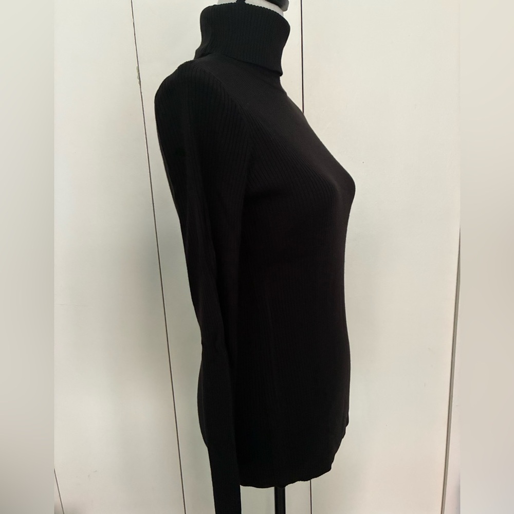 Calvin Klein Elegant Black Fitted Turtleneck Sweater - Picture 3 of 15